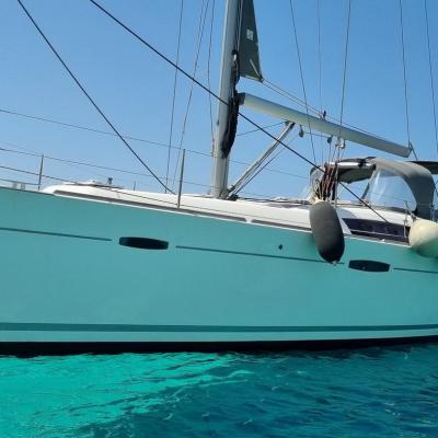 Mikros Naftilos Cruises Beneteau 03